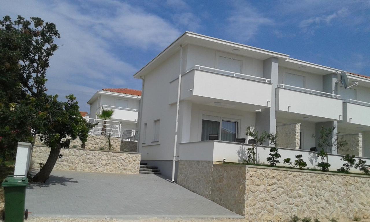 Luxury Apartments Cuba 1 Novalja Exterior foto